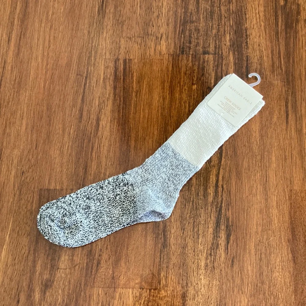 NEW American Eagle Ombré Crew Socks Knit White Grey Black O/S One Size NWT